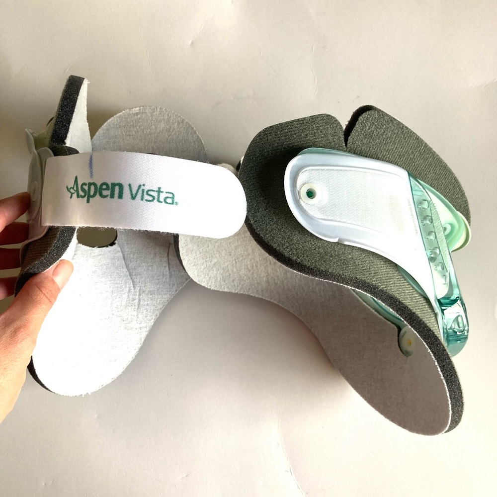 Aspen Vista Cervical Collar (Neck Brace) Like New. - Gem